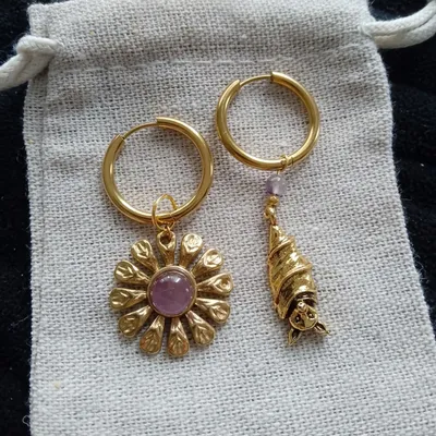 Boucles d'oreilles bohèmes asymétriques chauves souris fleur pierres naturelles améthyste 